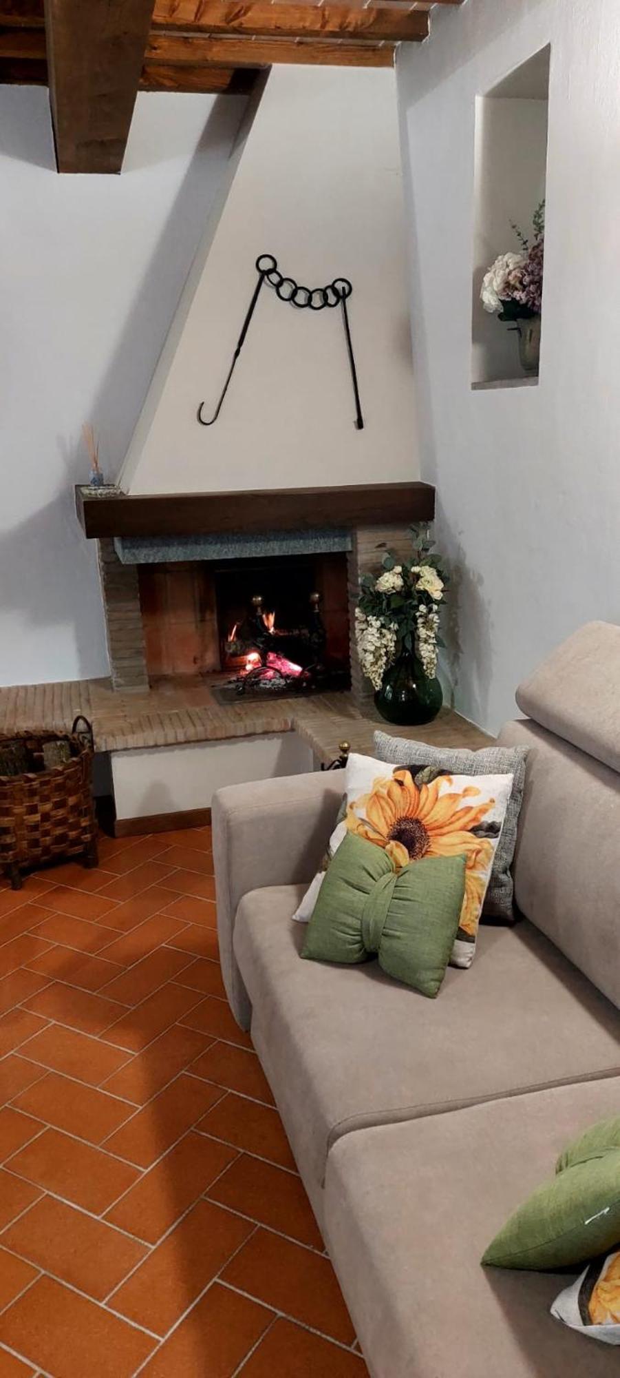 Lajatico Rentals - Casa Di Alice Nel Borgo Exterior photo
